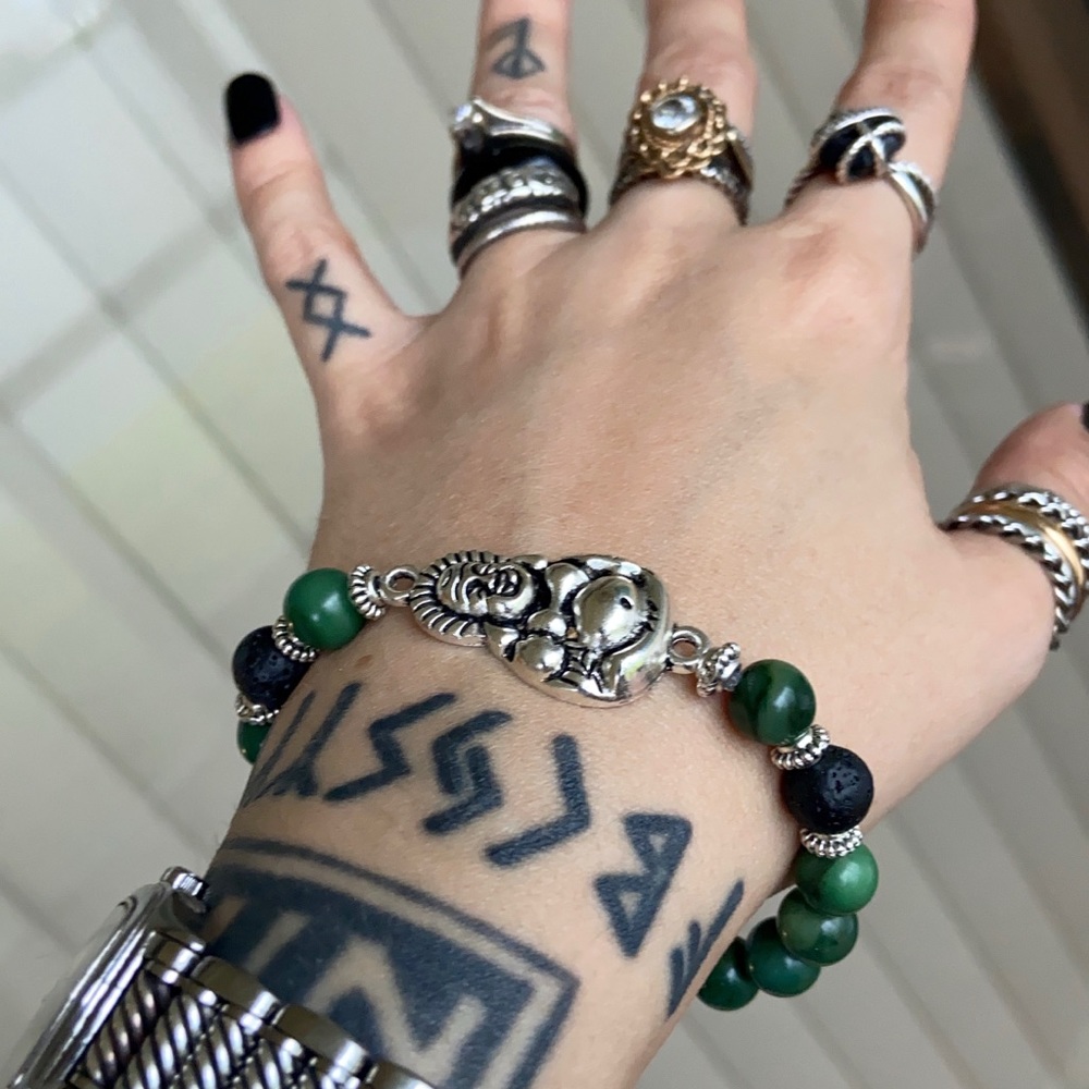 Silver buddha green agate lava rock bead bracelet - Picture 4 of 12